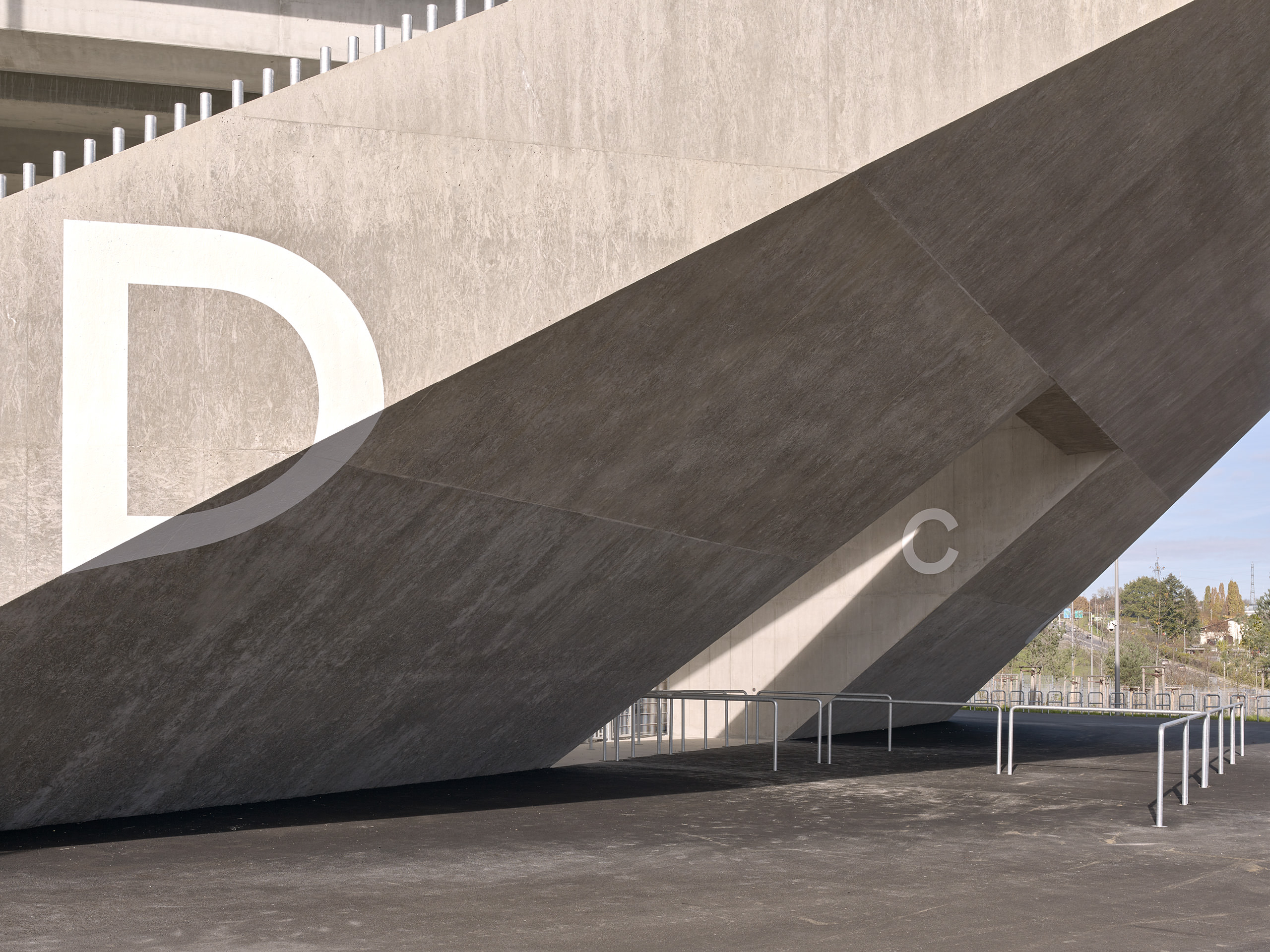 Stade de la Tuilière, Lausanne